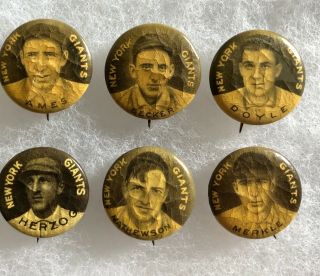 Sweet Caporal Baseball 6 Buttons With Crazing For The York Giants.
