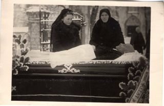 1940 - S Winter Open Coffin Man Post Mortem Antique Photo Europe