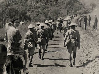 1933 Soochow China Photo Chinese Soldiers walking on dirt road 2