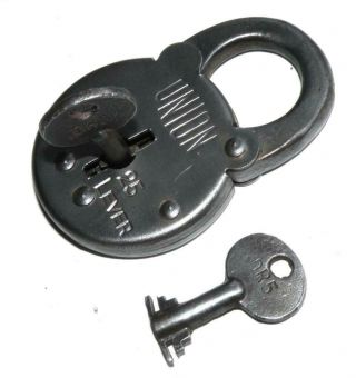 Vintage union 30 - 25 6 lever padlock in good order with two keys 4