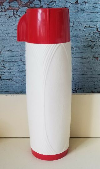 Vintage Thermos Universal Thermax Vacuum Bottle 1 Quart Red And White