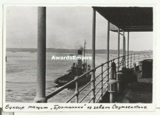 Usa 30s Archives Photo - Tugboat Drags " Britannic " From The Harbor Of Saungempton
