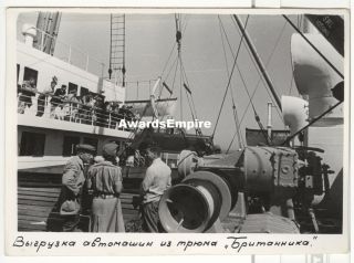 Usa 30s Archives Photo - Unloading Vehicles From The Hold Of Ship " Britannic "
