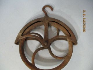 9 " Antique Cast Iron Large Well,  Hay,  Farm Pulley W/ Hook,  Rusty Patina