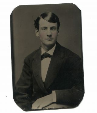 Antique 1/6 Plate Tintype Photo Young Man W/ Tinted Cheeks In Suit - Crisp Pic