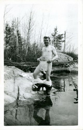 Vintage B/w Photo - Man Washing Himself In A Lake - Gay Interest