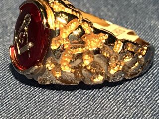 MASONIC LODGE RING RED OVAL STONE 18K HGE GOLD NUGGET STYLE SIZE 10 USA MADE 2
