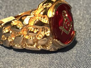 MASONIC LODGE RING RED OVAL STONE 18K HGE GOLD NUGGET STYLE SIZE 10 USA MADE 3