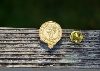 Feros Ferio Chisholm Clan Crest Scottish Gold Tone Metal Lapel Pin Pinback