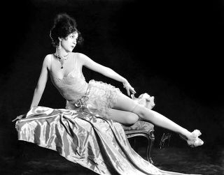 1920 - 1929 Olive Borden B/w Classic Glamour Photo (celebrities)