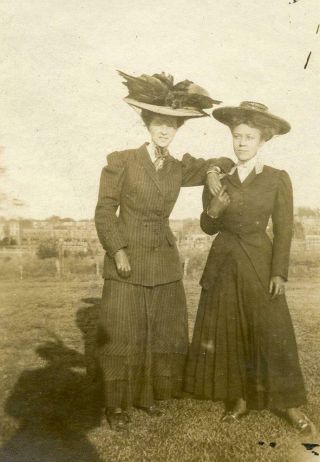 Ac535 Vtg Photo Two Women Titanic Hats Leather Gloves Hand Holding C Early 1900s
