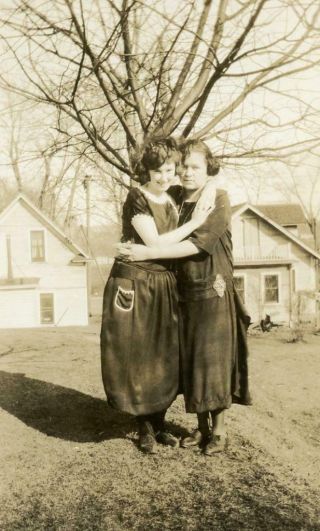 Kj275 Vtg Photo Two Young Women Embracing Hugging Gay Lesbian Int C Early 1900 