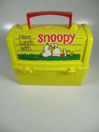 Yellow Peanuts Charlie Brown Snoopy Plastic School Lunch Box 1968