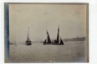 Vintage Photograph Of Ships On The Thames (c43670)