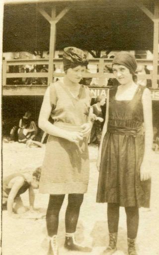 Aa182 Vtg Photo Two Swim Suit Women,  Lace Up Shoes,  Long Beach Ca C 1919