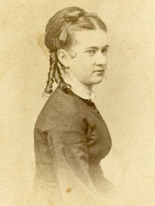 1860s Cdv Young Lady By E E Henry Of Leavenworth Kansas