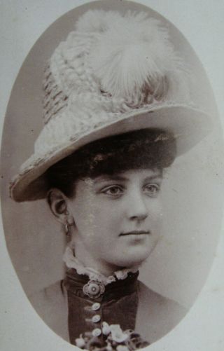 Antique Cdv Photo Of A Young Woman Wearing A Fancy Hat & Pretty Dress