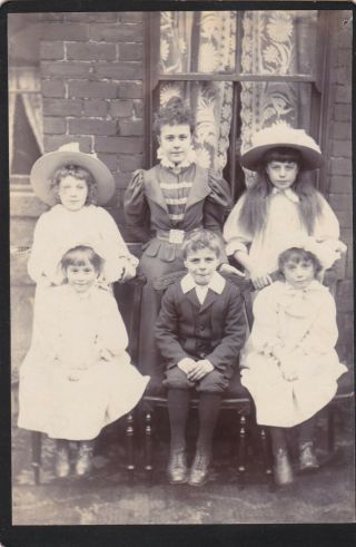 Antique Cabinet Photo - Lovely Family Group Of Children Outside House.
