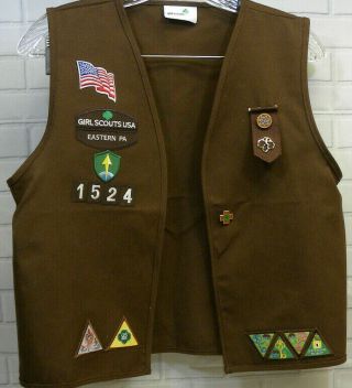 Girl Scouts Brown Brownie Vest Size Large With Patches