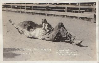 Rppc Cowboys Cowgirls & Rodeo C.  1918 Slim Riley Doing Some Serious Bull Dogging