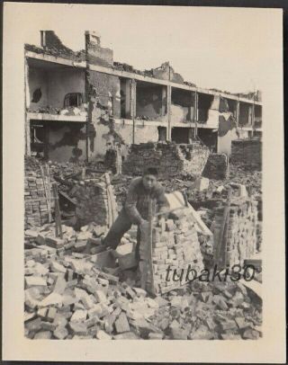 11 China Battle Of Shanghai 1930s Photo A Boy In Destroyed Building