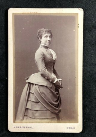 Victorian Carte De Visite Cdv: Elegant Corseted Lady Gloves: Douglas Isle Of Man