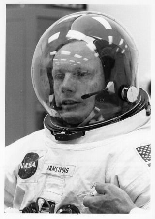 Apollo 11 / Orig Nasa 8x10 Press Photo - Astronaut Neil Armstrong In Suit Room