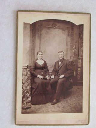 Tt156 Victorian Cabinet Photo Card Couple Man Wife Parlor Peterson Rockford Il