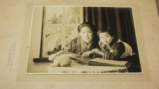 7323 1920s Japanese Old Photo / Portraits Of Women Looking At Photo Album W Girl