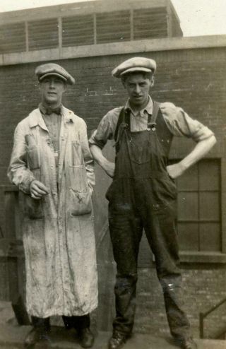 N698 Vtg Photo Two Men Workers On Smoke Break C Early 1900 