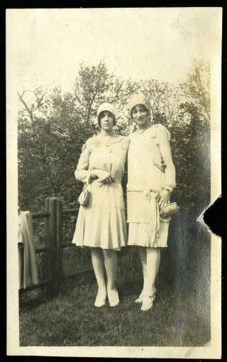 Vintage Photo Flapper Girls Cloche Hats Fashion Outdoor Schwenksville Pa 1928