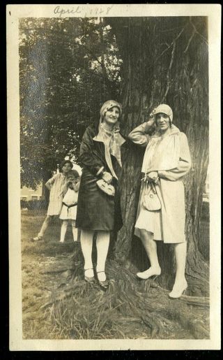 Vintage Photo Flapper Girls Cloche Hat Fashion Outdoors Schwenksville Pa 1928