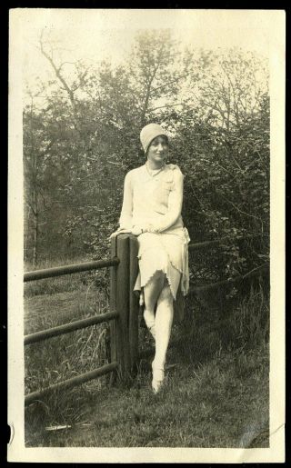 Vintage Photo Flapper Girl Cloche Hat Fashion Outdoors Schwenksville Pa 1928