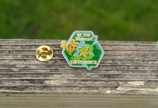 Be The Wal - Mart Difference Bee Recycle Metal & Enamel Employee Lapel Pin Pinback