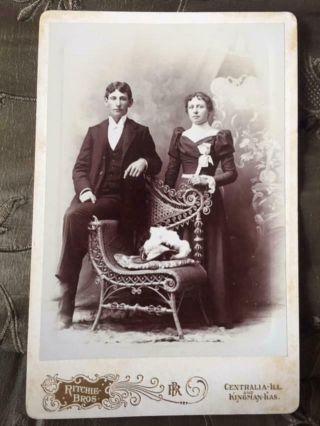 Antique 1800s Cabinet Card Photo Victorian Man Woman Kingman Ks Centralia Il