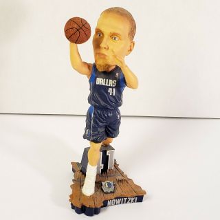 Dirk Nowitzki 41 Forever Collectible Legends Of The Court 10” Bobble Head