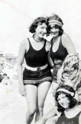 1928 Bathing Beauties Flapper Swimsuit Gals Jersey Wild Women