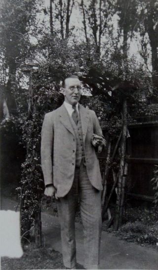 1930s B/w Photograph.  British Gentleman In Tweed Suit & Spectacles.  Menswear.  N8