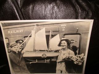 Wayfarer Press Photograph Gracie Fields In After Tour To South Africa