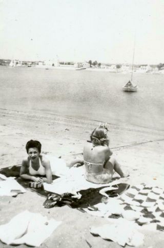 Zz810 Vtg Photo Two Women Swim Suits,  Bikini,  Quilt,  Boats Beach,  Ca C 1940 