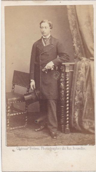 Antique Cdv Photo - Standing Man,  Top Hat.  Prince Of Wales.  Bruxelles Studio