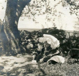 Zz571 Vtg Photo Little Girl In Big Bonnet,  Shoveling Dirt,  Doll Stroller C 1907