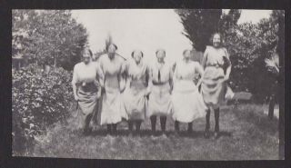 Blurry 5 Women Holding Dresses Up Jumping? Old/vintage Photo Snapshot - J351