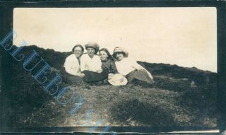 1912 4 Women On Hilbre Island Dee Estuary 4.  5 X 2.  75 Inches