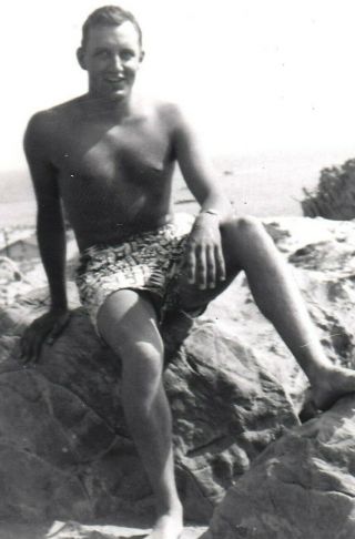 041 Vintage Photo Man Beefcake Swimsuit Trunks Bulge Handsome Gay Int?
