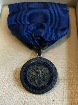 Dar Daughters Of The American Revolution Americanism Medal Pin