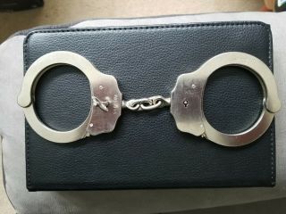 22 Yr.  Old Mod.  3 Peerless Handcuffs W/working Key Serial 055995 & Sidekick Case