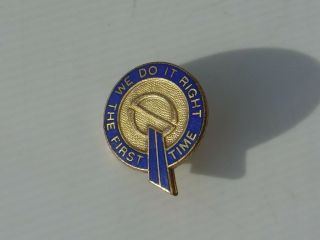 Vtg Service Award Pin Letter Q For Quality We Do It Right The First Time