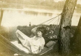 Ps14 Vtg Photo Art Nouveau Woman In Hammock Reading Newspaper C Early 1900 