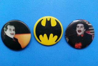 Batman 1 - 5/8 " Pinback Buttons: Jack Nicholson 1989 And Bat Logo Signal C/1940